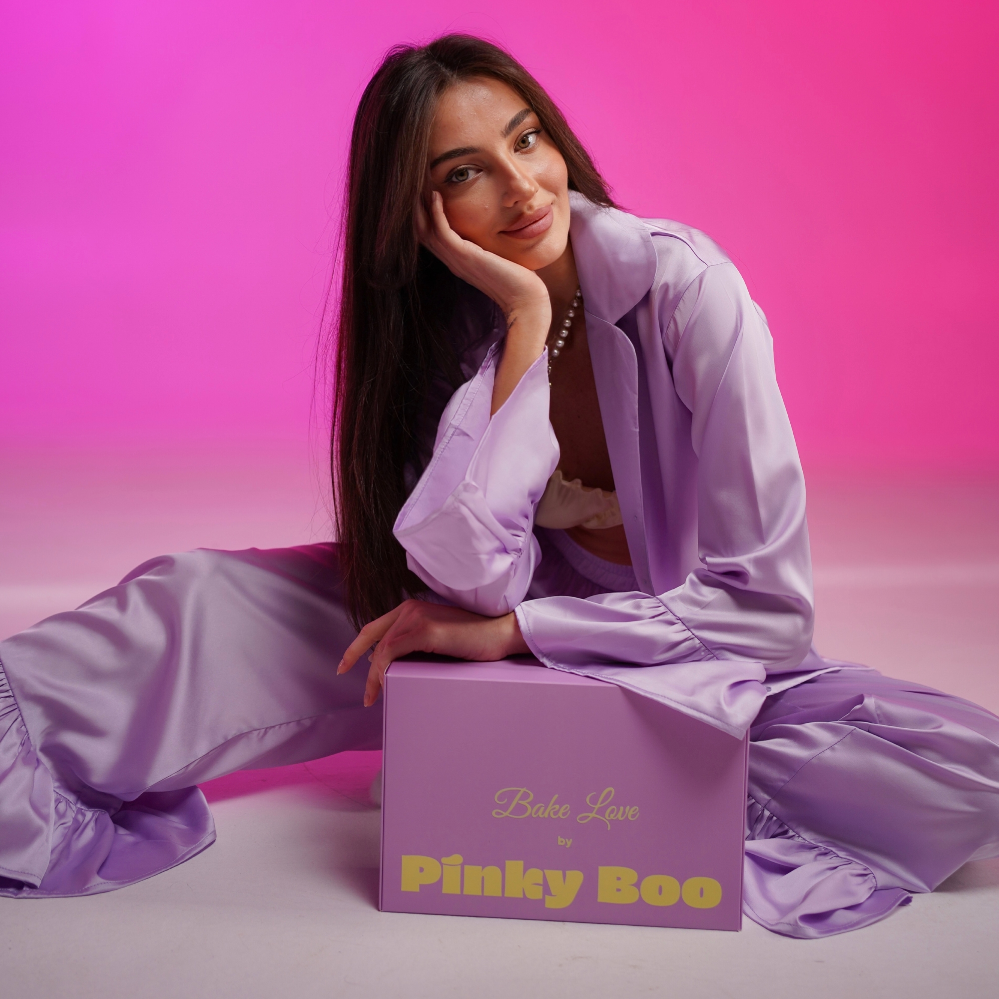 Бокс із шовковою піжамою із рюшем лавандового кольору та топ ніжно-жовтого кольору Bake Love by Pinky Boo