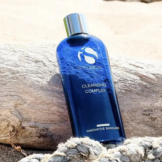 Гель для вмивання очищувальний для всіх типів шкіри iS CLINICAL Cleansing Complex