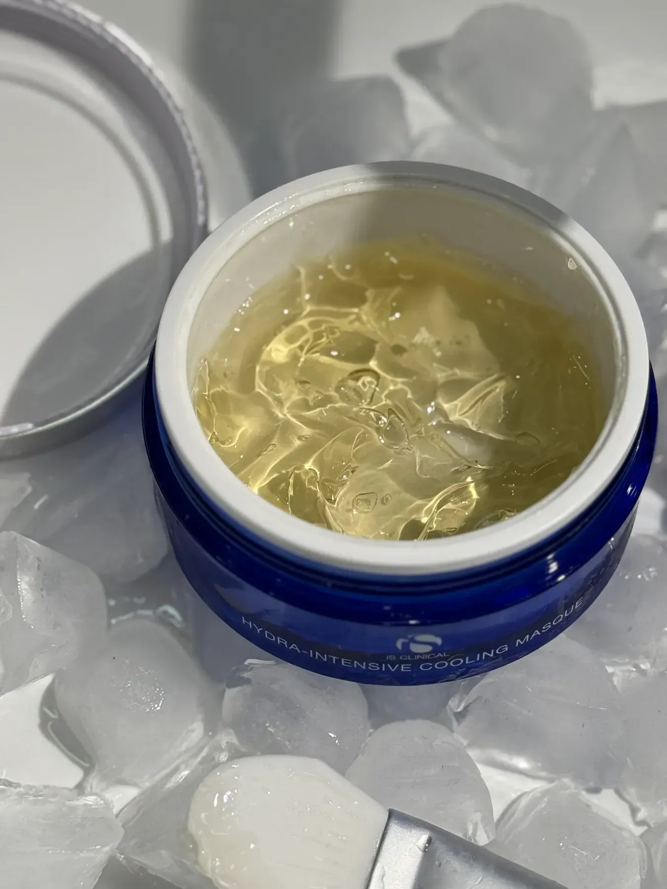 Маска для обличчя інтенсивно зволожувальна iS CLINICAL Hydra-Intensive Cooling Masque, 120 г