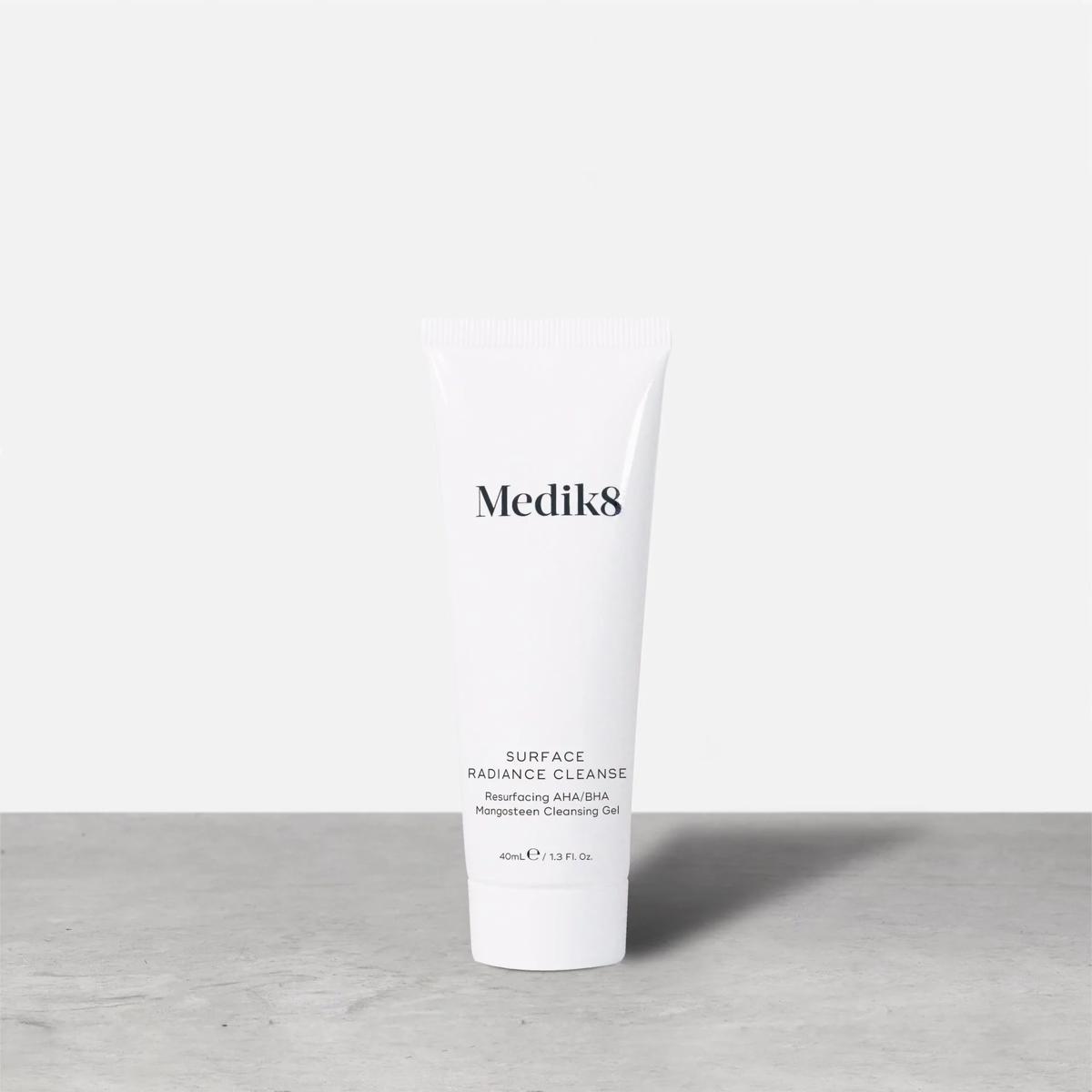 Очищуючий гель з AHA-кислотами і екстрактом мангостана Medik8 Surface Radiance Cleanse - 40 мл